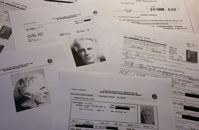 طبيب حضر تشريح جيفري إبستين يفجّر مفاجأة مدوية: هل كانت الوفاة خنقًا لا انتحارًا؟ تفاصيل قد تعيد فتح القضية